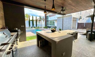 RESIDENCIA DE LUJO EN VENTA CON EQUIPAMIENTO DE PRIMERA Y PANELES SOLARES