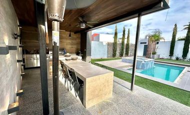 RESIDENCIA DE LUJO EN VENTA CON EQUIPAMIENTO DE PRIMERA Y PANELES SOLARES