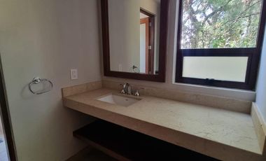 GRAN UBICACION DE ESTA CASA EN VENTA Y RENTA