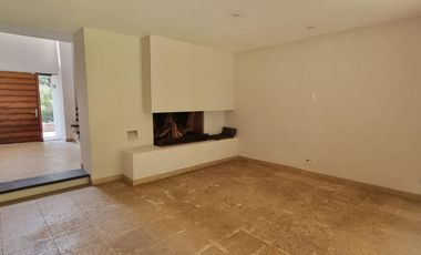 GRAN UBICACION DE ESTA CASA EN VENTA Y RENTA