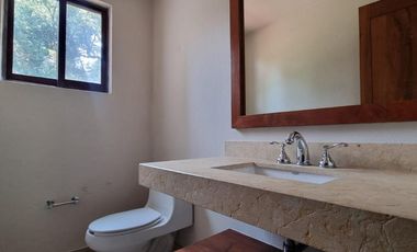 GRAN UBICACION DE ESTA CASA EN VENTA Y RENTA