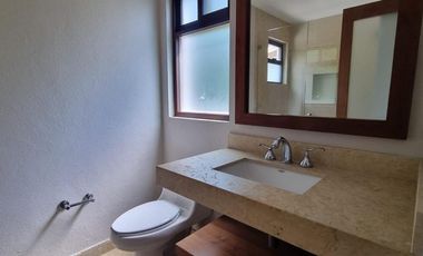 GRAN UBICACION DE ESTA CASA EN VENTA Y RENTA