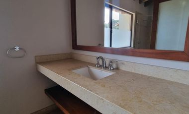 GRAN UBICACION DE ESTA CASA EN VENTA Y RENTA