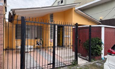 venta de casa de tres dormitorios en la alborada