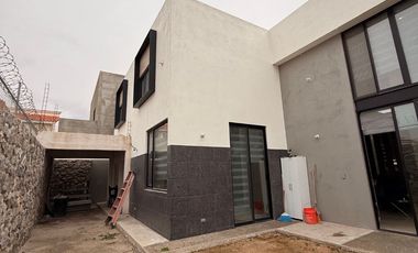 CASA EN VENTA 🏡✨ FRENTE A PARQUE | ACABADOS DE CANTERA | OPCIÓN DE FINANCIAMIENTO 💰