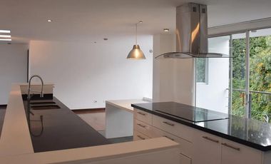 ✨ Exclusivo Dúplex de 203 m² con Vista al Valle en Cumbayá