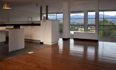 ✨ Exclusivo Dúplex de 203 m² con Vista al Valle en Cumbayá