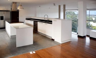 ✨ Exclusivo Dúplex de 203 m² con Vista al Valle en Cumbayá