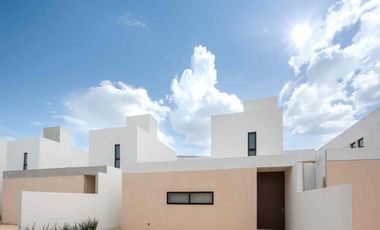 casa con recámara en planta baja en privada con seguridad y amenidades conkal norte merida todos los créditos