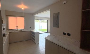 CASA EN RENTA EN CUMBRES BRITANIA