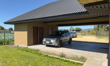 Se arrienda casa nueva camino a Sagrada Familia, 3 piezas 4 baños, Curicó