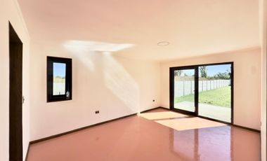 Se arrienda casa nueva camino a Sagrada Familia, 3 piezas 4 baños, Curicó