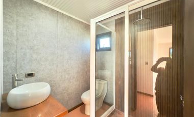 Se arrienda casa nueva camino a Sagrada Familia, 3 piezas 4 baños, Curicó