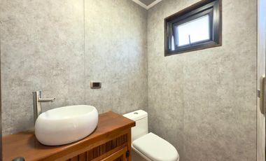 Se arrienda casa nueva camino a Sagrada Familia, 3 piezas 4 baños, Curicó