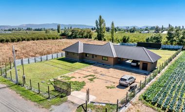 Se arrienda casa nueva camino a Sagrada Familia, 3 piezas 4 baños, Curicó