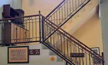 Rumah 2 lantai  1.2 M di pondok Melati LT 130 LB 108 semi furnished dekat tol jatiwarna