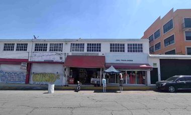 VENDO PROPIEDAD PARA INVERCIONISTA CON TRES DEPARTAMENTOS Y CUATRO LOCALES COMECIALES