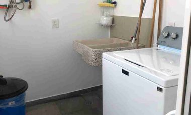 VENDO PROPIEDAD PARA INVERCIONISTA CON TRES DEPARTAMENTOS Y CUATRO LOCALES COMECIALES