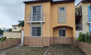 Casa de alquiler en la Urbanización Metrópolis 2, ave Narcisa de Jesús.