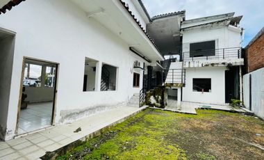 Rumah halaman luas di Ampenan