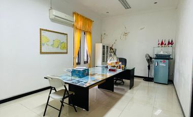 Rumah halaman luas di Ampenan