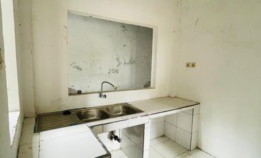 Rumah halaman luas di Ampenan