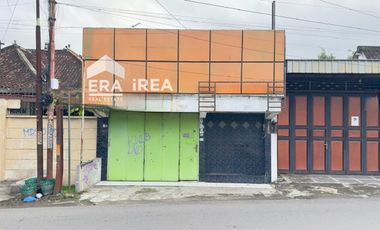 RUMAH DIJUAL DI SOLO PASAR KLIWON DEKAT BENTENG TRADE CENTER