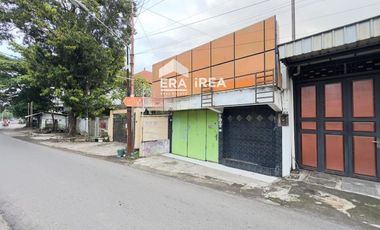 RUMAH DIJUAL DI SOLO PASAR KLIWON DEKAT BENTENG TRADE CENTER