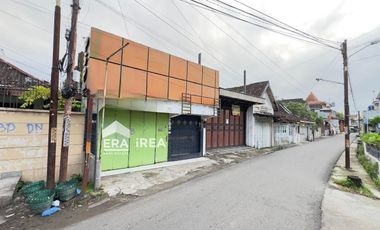 RUMAH DIJUAL DI SOLO PASAR KLIWON DEKAT BENTENG TRADE CENTER