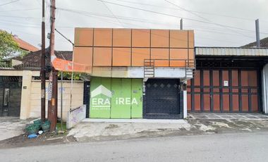 RUMAH DIJUAL DI SOLO PASAR KLIWON DEKAT BENTENG TRADE CENTER