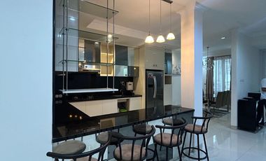 Rumah Mewah 2 Lantai, Siap Huni, 4 Kamar Tidur, di perumahan elit Makassar