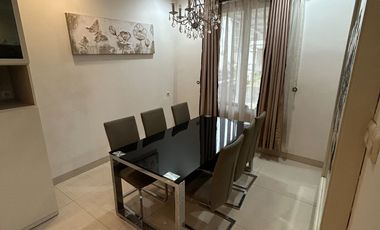 Rumah Mewah 2 Lantai, Siap Huni, 4 Kamar Tidur, di perumahan elit Makassar