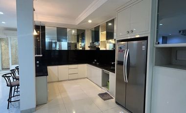 Rumah Mewah 2 Lantai, Siap Huni, 4 Kamar Tidur, di perumahan elit Makassar