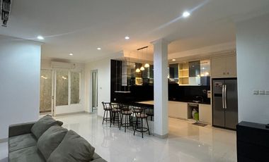 Rumah Mewah 2 Lantai, Siap Huni, 4 Kamar Tidur, di perumahan elit Makassar