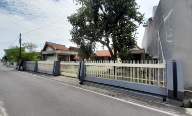 DIJUAL RUMAH DI NUSUKAN SURAKARTA