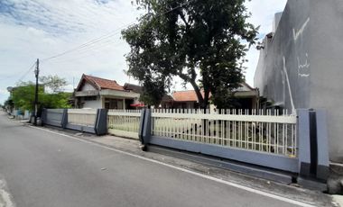 DIJUAL RUMAH DI NUSUKAN SURAKARTA