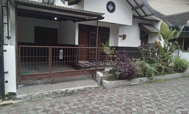 RUMAH STRATEGIS MURAH DI DEKAT ALUN - ALUN SELATAN MERGANGSAN KOTA YOGYAKARTA