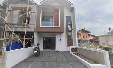 Jual Rumah Baru 2 Lantai Gaya Scandinavian Sebuah Cluster di Antapani Tengah
