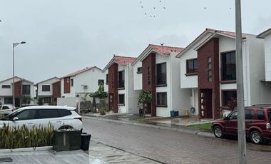 URBANIZACION NAPOLI VIA SALITRE ALQUILO PRECIOSA VILLA DOS PLANTAS, TRES DORMITORIOS,  ACABADOS MODERNOS.