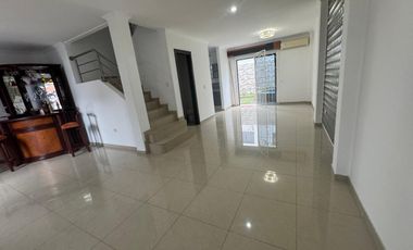 URBANIZACION NAPOLI VIA SALITRE ALQUILO PRECIOSA VILLA DOS PLANTAS, TRES DORMITORIOS,  ACABADOS MODERNOS.