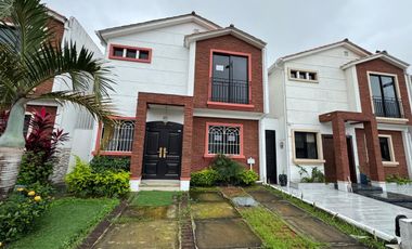 URBANIZACION NAPOLI VIA SALITRE ALQUILO PRECIOSA VILLA DOS PLANTAS, TRES DORMITORIOS,  ACABADOS MODERNOS.