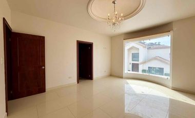 Residencia de lujo en Santa Lucía | 504 m² construcción | Recámara en planta baja