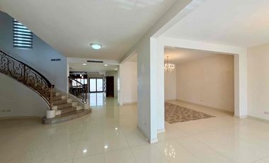 Residencia de lujo en Santa Lucía | 504 m² construcción | Recámara en planta baja