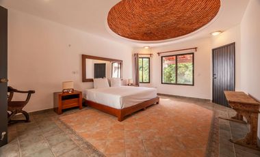 Amplia casa de 5 cuartos en Playacar