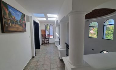 Amplia casa de 5 cuartos en Playacar