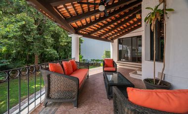 Amplia casa de 5 cuartos en Playacar