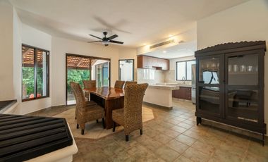 Amplia casa de 5 cuartos en Playacar