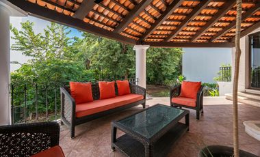 Amplia casa de 5 cuartos en Playacar