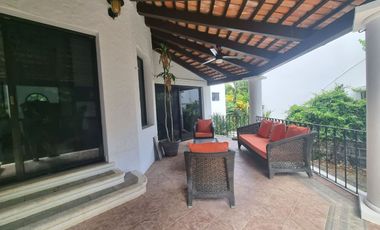 Amplia casa de 5 cuartos en Playacar