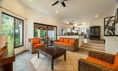 Amplia casa de 5 cuartos en Playacar